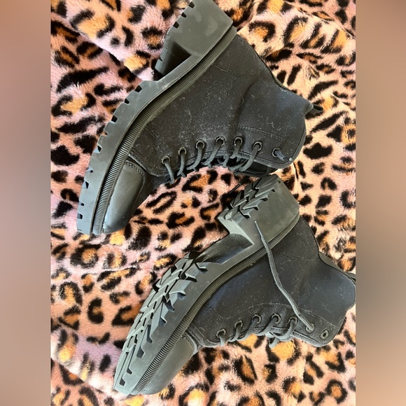BLACK BOOTS - Picture 2 of 8